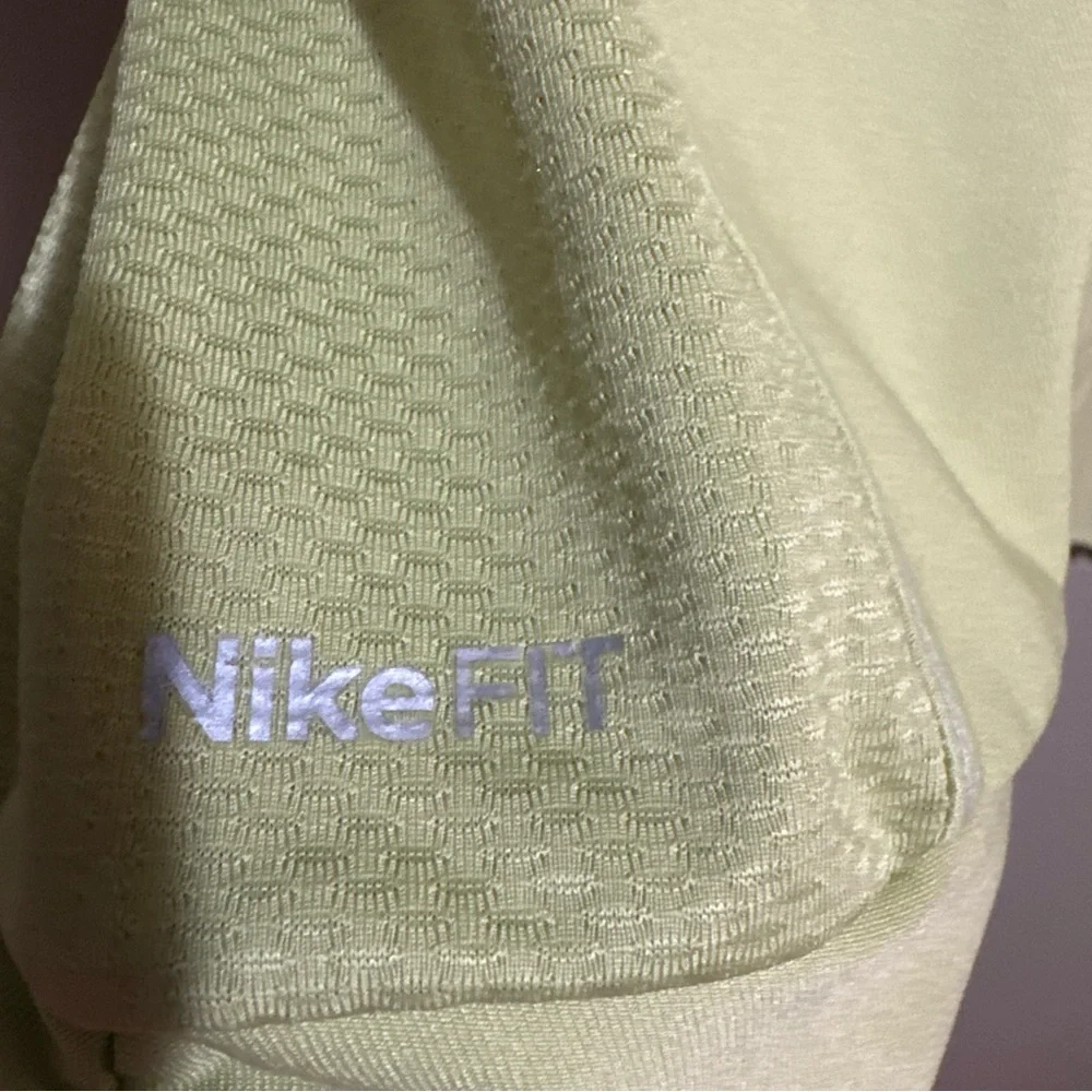 NIKE FitDry▪︎Woman's Performance Top Sz S (4-6) Fitted Slvless 1/4 Zip Front